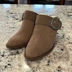 NWOB Reba Heeled Shoes Size 7M